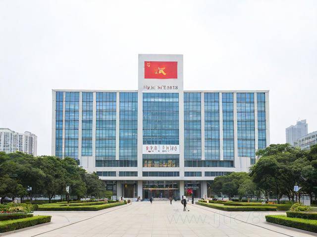 福州簽證受理中心專(zhuān)業(yè)負(fù)責(zé)各類(lèi)簽證申請(qǐng)的處理，服務(wù)范圍涵蓋美國(guó)、加拿大、澳大利亞、歐洲等多國(guó)，申請(qǐng)人如有簽證相關(guān)疑問(wèn)，可通過(guò)電話咨詢獲取詳細(xì)信息。中心致力于為各國(guó)簽證申請(qǐng)者提供便捷、高效的綜合服務(wù)。