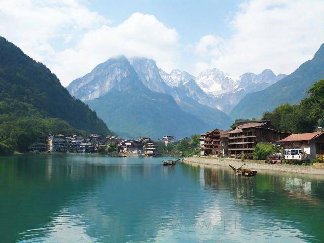 揭秘旅游簽證出國打工，合法途徑與風險警示