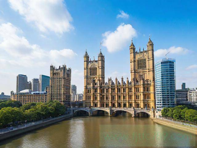 溫州簽證中介地址大全收錄了英國簽證中心在溫州的多個辦理服務(wù)點，為申請者提供便捷的簽證辦理服務(wù)，覆蓋全市各區(qū)，助力旅客順利獲取英國簽證。