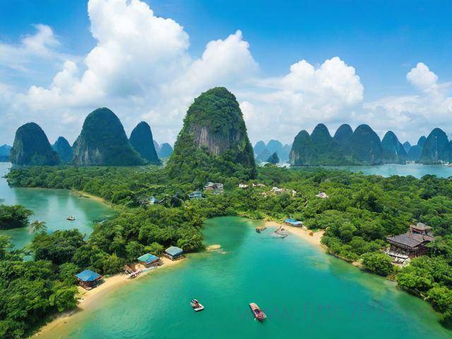 憑祥至越南簽證辦理攻略詳盡，包括材料準(zhǔn)備、辦理流程等，一日游體驗(yàn)豐富，游覽友誼關(guān)、越南街等景點(diǎn)，感受中越文化交流，行程緊湊，適合短期旅行愛好者。